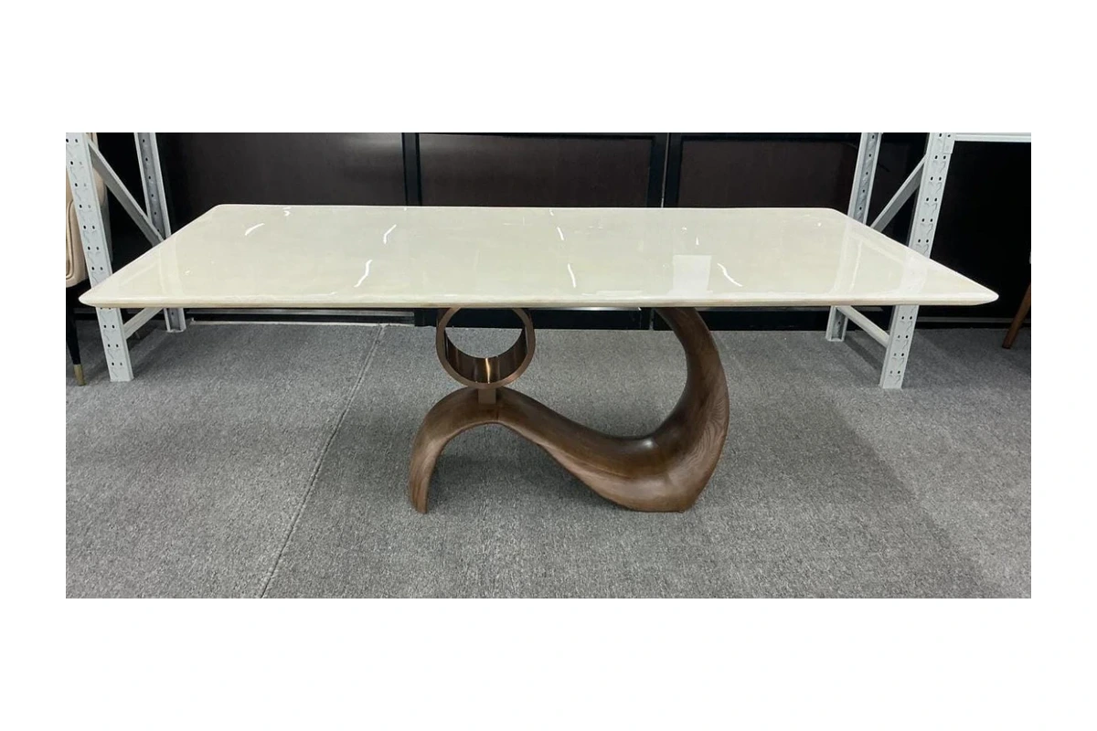 Sovereign dining table