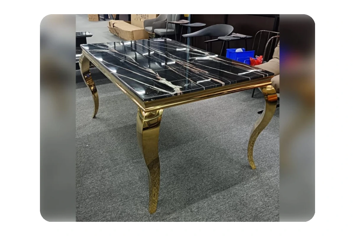 Zermatt dining table