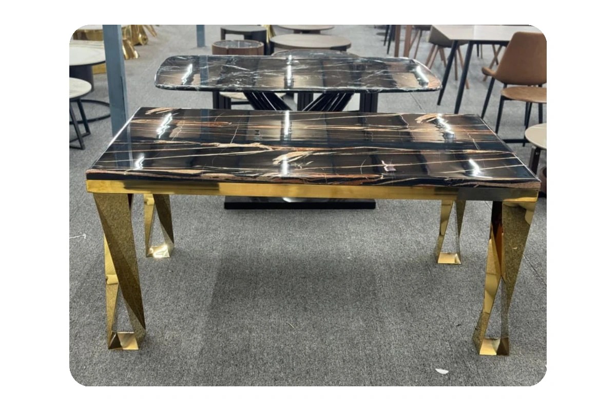 Davos dining table