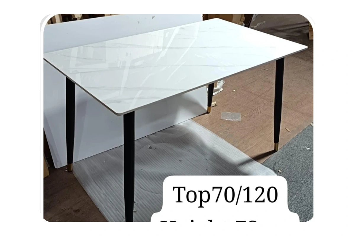 Sulmona hotel dining table