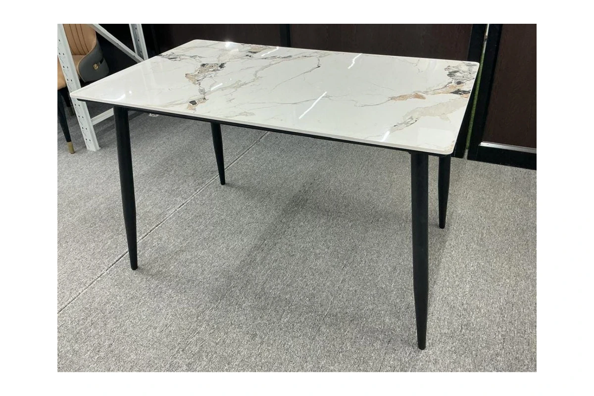 Ostuni hotel dining table
