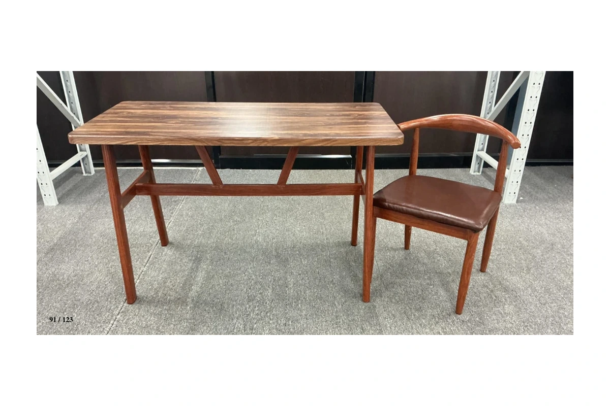 Potenza dining table